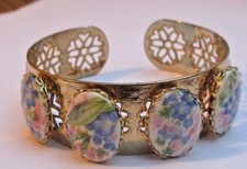 bracelet couleur or bijou vintage rigide camée porcelaine motif floral 2482