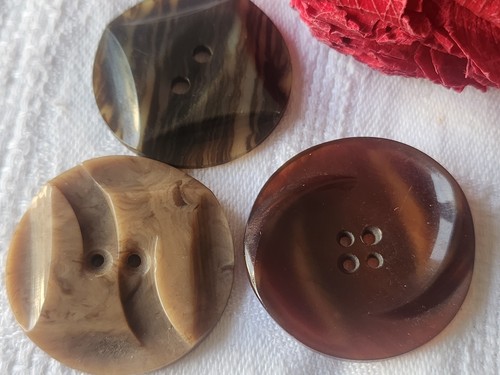 Trio boutons anciens