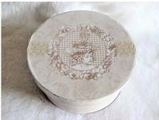 Boite ronde en carton style