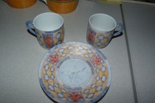 2 tasses à  café et 1 sous