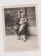 ✨ Photo vintage femme tenant