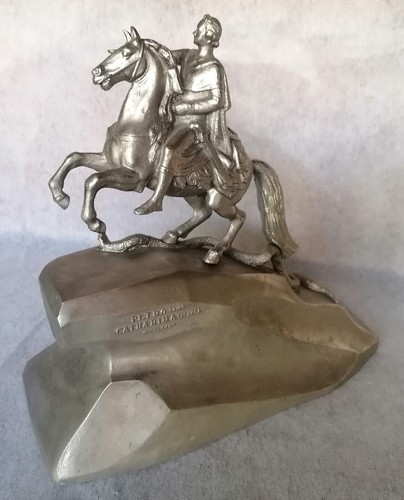 Statuette equestre pierre le - statuette,