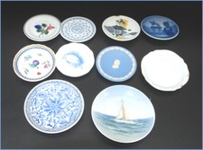 LOT DE PETITES ASSIETTES DE DEMONSTRATION DE DIVERS PAYS " PORCELAINE"