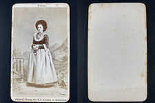 Czichna, Innsbruck, Costume