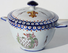 PETIT POT COUVERT EN FAIENCE DE DESVRES - GEO MARTEL - FLEUR DE LYS - D. 24,5 cm
