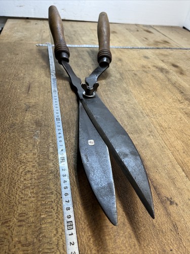 Old tool outil - ),