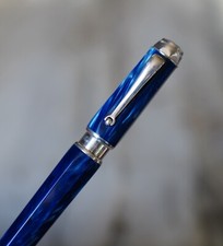 STYLO ROLLER MONTEGRAPPA EMBLEMA EN RESINE BLEUE MARBREE & ARGENT MASSIF 925