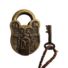 Ancienne serrure et clé