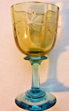 Verre à liqueur sur pied