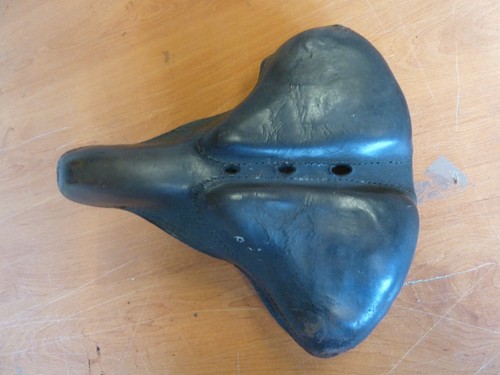 Ancien vélo selle cuir