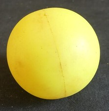 Balle jaune en mousse dure | Jouet rétro plastique REF 5824