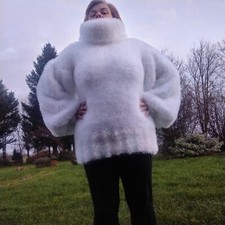 pull blanc homme ou femme laine fur mohair tricote main chunky fluffy knit sweat