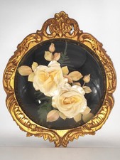 cadre ancien en bois sculpté doré bouquet de fleurs en tissu sous verre bombé