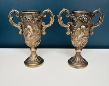 Paire de calices en laiton ancien décoration oiseaux en relief ancien