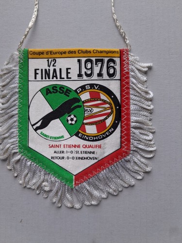Ancien fanion football 2 - football, 1/2