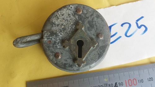 E25 ancien curieux cadenas - curieux,