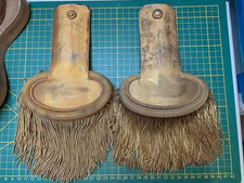 Paire d'épaulettes de gendarmerie en passementerie dorée or