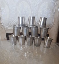 Jolie 12 Gobelets à liqueur en argent massif