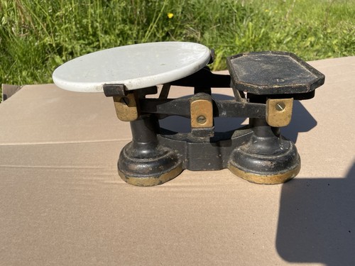 Ancienne balance fonte - balance,