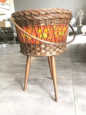 Jolie travailleuse boîte à