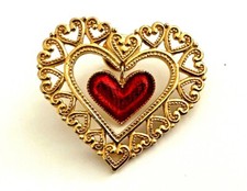 BROCHE pin's COEUR doré rouge vintage état NEUF superbe  4,4cm