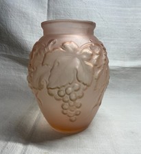 Vase art déco en verre moulé