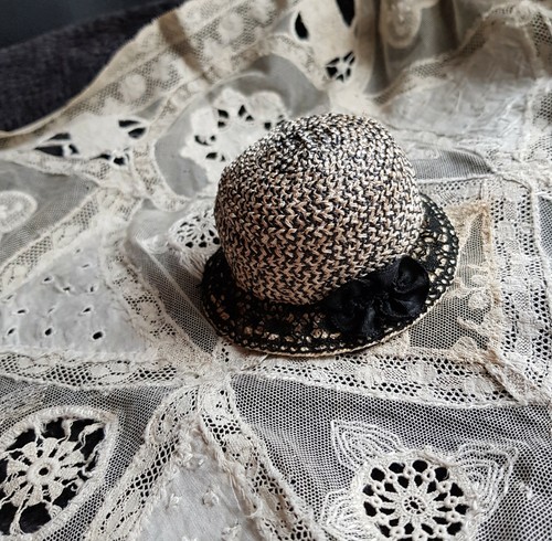 Joli chapeau poupée ancienne - chapeau,