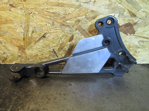 Platine droite repose pied - platine,