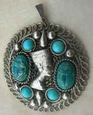 vintage pendentif égyptien métal filigrane PORTRAIT NEFERTITI + 2 SCARABEES