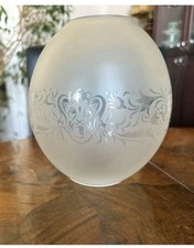 GLOBE DE FORME OVOIDE EN VERRE