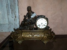 Ancienne pendule à restaurer en regule Les Saints Evangiles