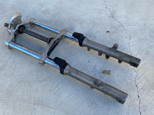 Une fourche tube droit gauche - une,