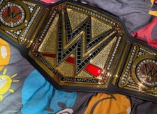 Ceinture de titre de réplique de championnat universel WWE incontestée