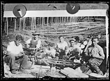 Portrait groupe hommes bûcherons forêt - 2 anciens négatifs photo an. 1940