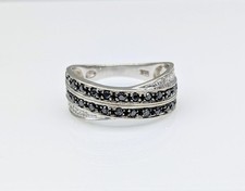 Bague Or blanc sertie de 2 lignes de diamants noirs et 1 ligne de diamants blan