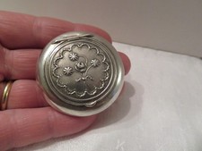 ancienne boite ronde pilulier ou poudrier en argent massif tête de sanglier