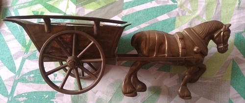 Cheval trait avec charrette - de,