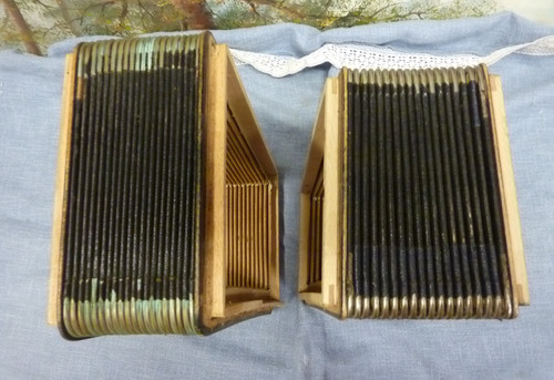 Deux soufflets pour - , anciens