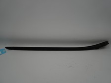 Enjoliveur pare brise droit