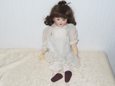 Poupée " Fille Avec Robe