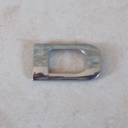 Ancien insigne ancienne lettre