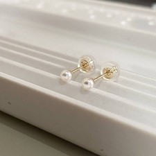 Boucles d'oreilles clous Akoya