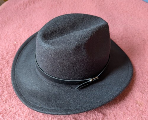 Chapeau noir large bord - , avec