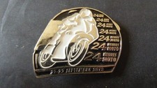 INSIGNE METAL/BADGE des 24 H DU MANS 2013 COURSE MOTO /automobile club de  ouest