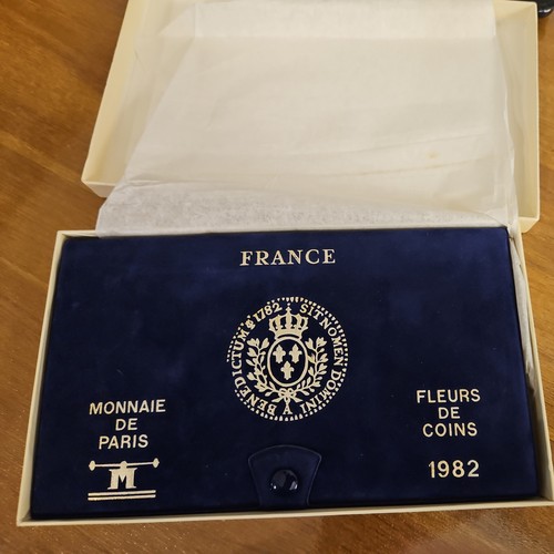 Coffret fleurs coins 1982 - fleurs,
