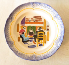 très belle assiette  faïence " Hergë " couple à la cheminée Henriot; MBFA Pornic
