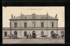 CPA Chateaudun, Vorderansicht des La Gare, attelage à cheval 