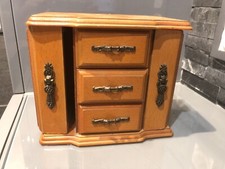 Boîte à bijoux en forme de meuble commode en bois à tiroirs vintage