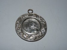 ancien pendentif médaille jeanne d'arc signé A. bargas / métal argenté / 4,5cm