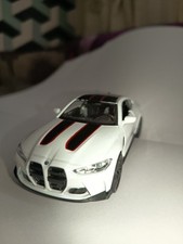  BMW M4 CSL Echelle 1:18